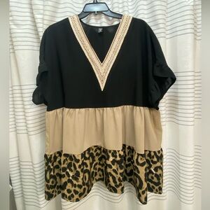 SHEIN Black and Tan V-Neck Color Block Top with Leopard Print